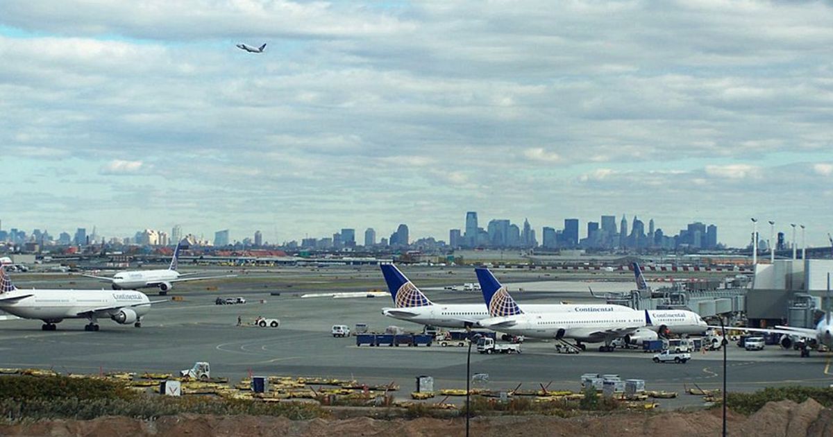 Americans facing major flight delays and cancellations at Newark Liberty International Airport (Credits- Florian Pépellin, uploaded on October 26, 2006, via Wikimedia Commons)