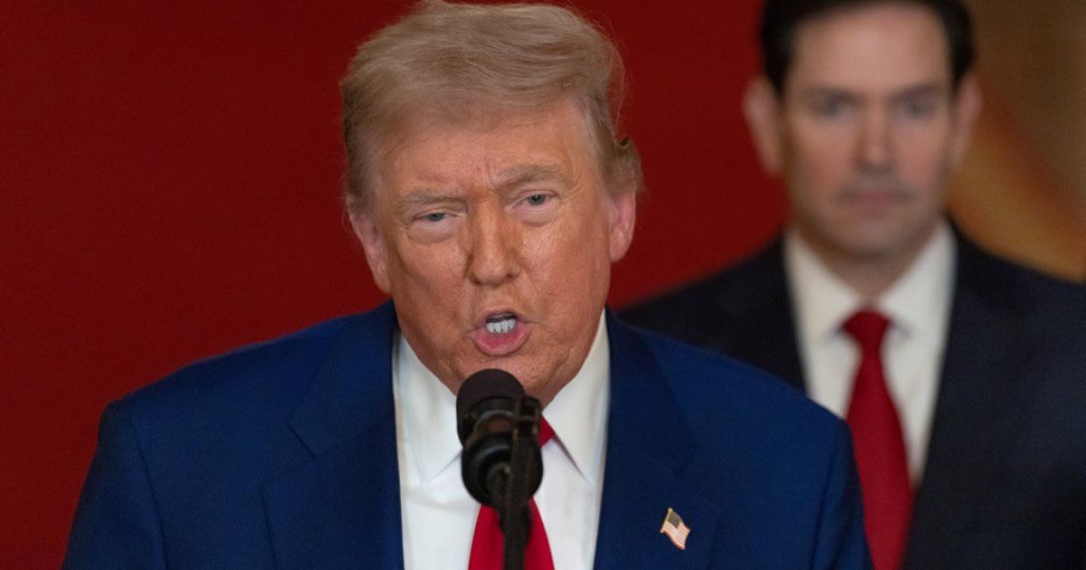 Donald Trump Throws His Own Team Under the Bus