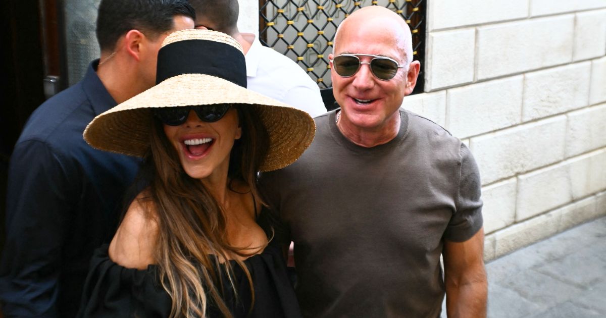 Jeff Bezos and Lauren Sanchez are Married Now