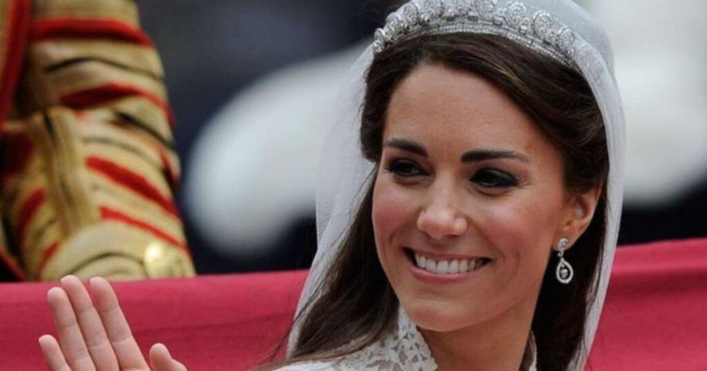 Kate Middleton getting married to Prince William in 2011. (Image via Twitter)