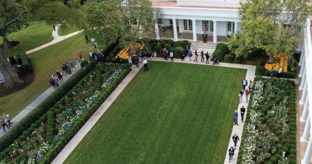 Trump changes Rose Garden with a patio