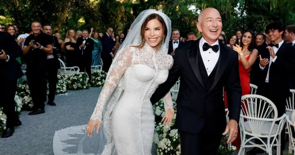 Jeff Bezos loves Lauren Sánchez's outfits