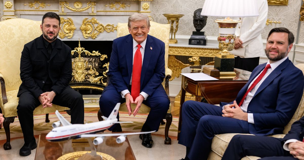 Did Trump Copy Russia’s Winter Palace? Resurfaced Photo Sparks Online Buzz