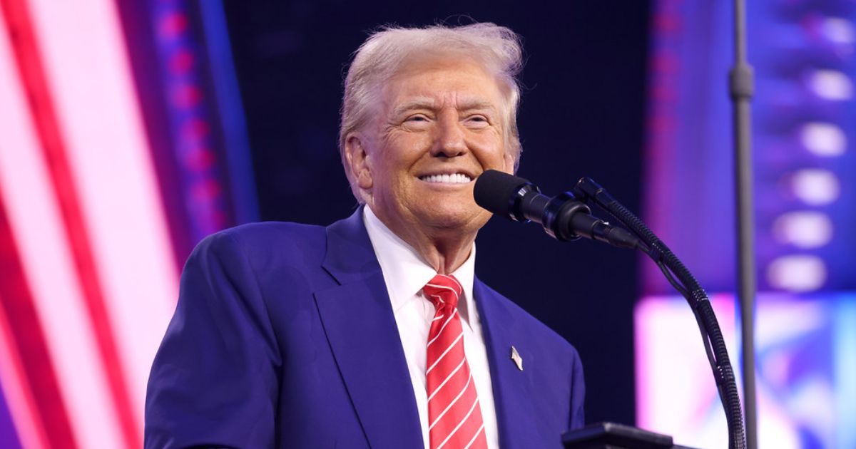 Donald Trump deals with mental health issues, close aides take advantage of it?