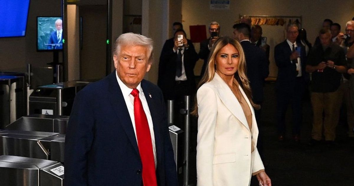 Donald Trump & Melania’s Separate Bedrooms Expose the Truth Behind Their Handholding Act