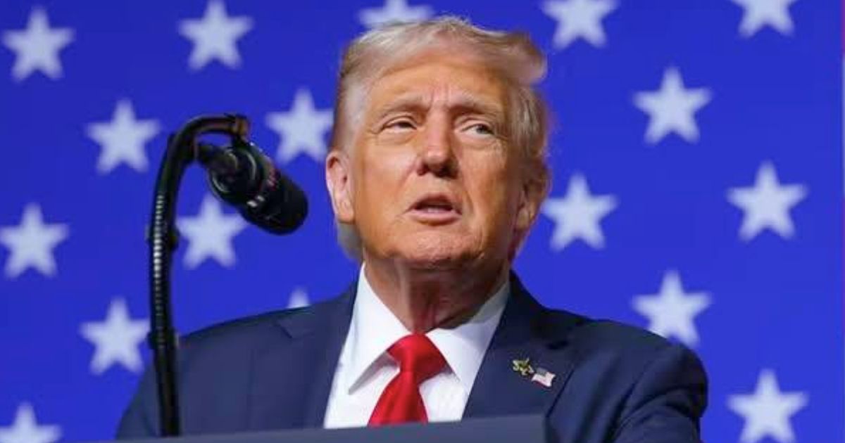 Trump’s Secret Note Sparks Chaos After People Spot One Jaw-Dropping Detail