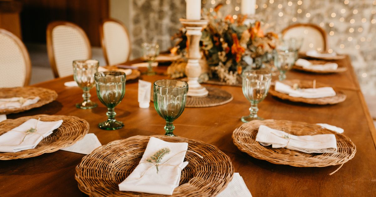 Reddit User Asked to Pay for Her Own Meal At Friends' Wedding