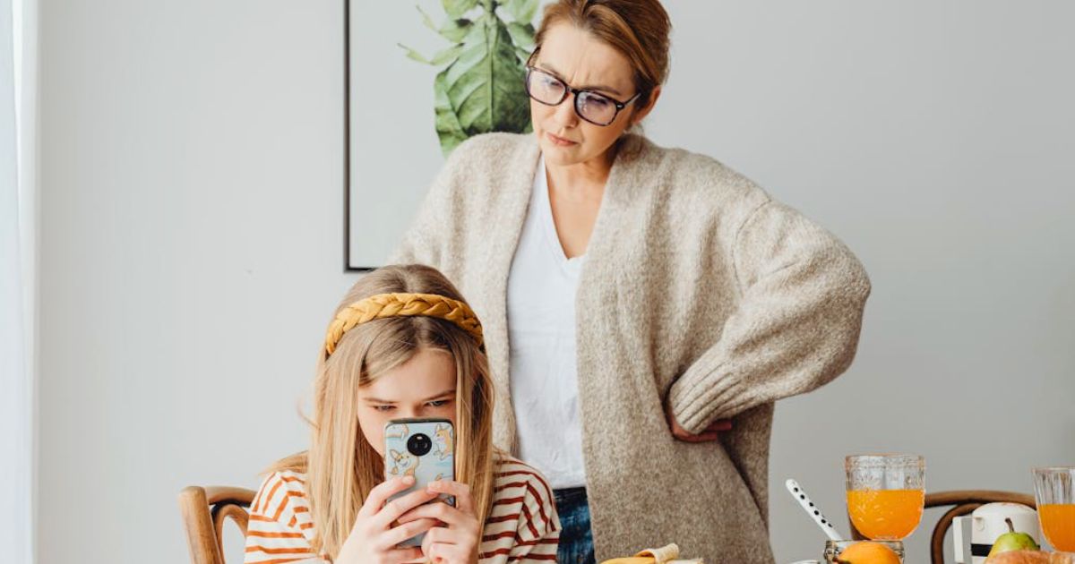 This daughter refused money to her parents after they favored her sister all the time