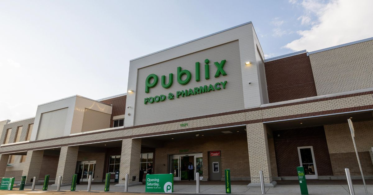 Publix allows shoppers to open carry guns.